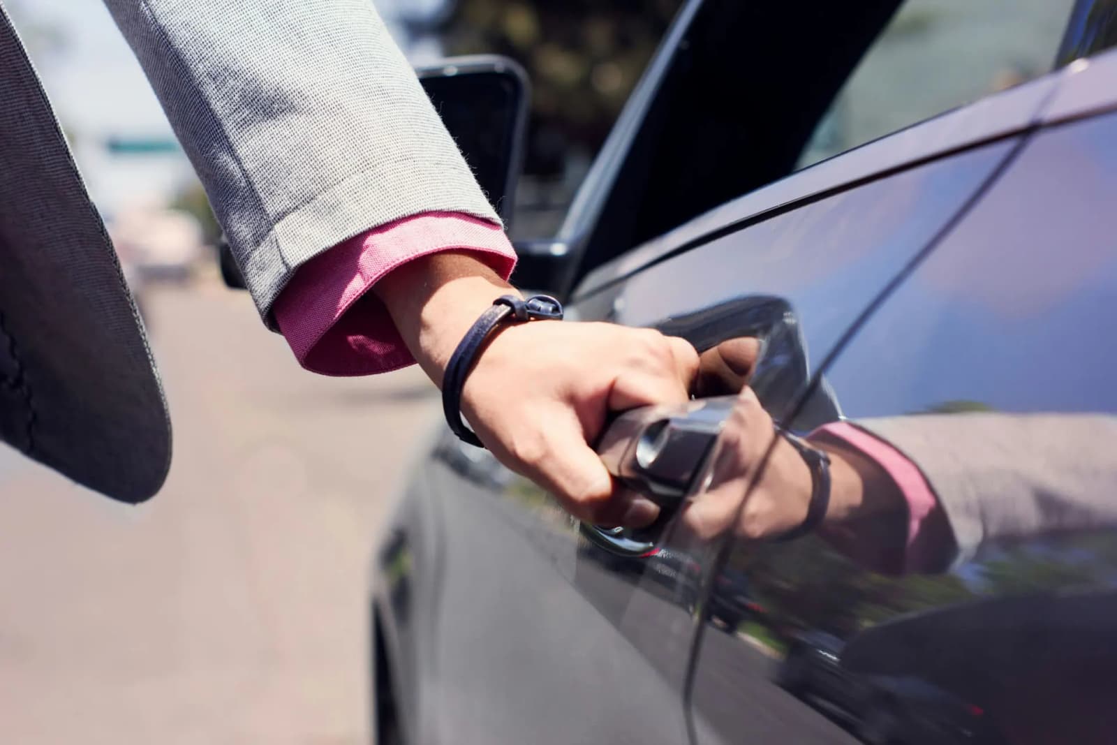 Chauffeur-guide with a private touring vehicle in Sri Lanka